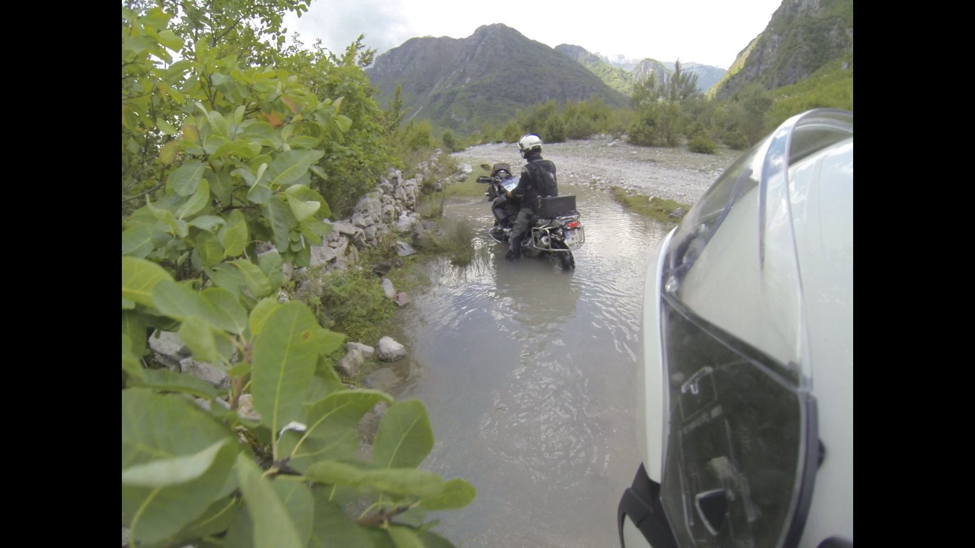 theth-auf-einmal-mein-motorrad-unterwasser.jpg