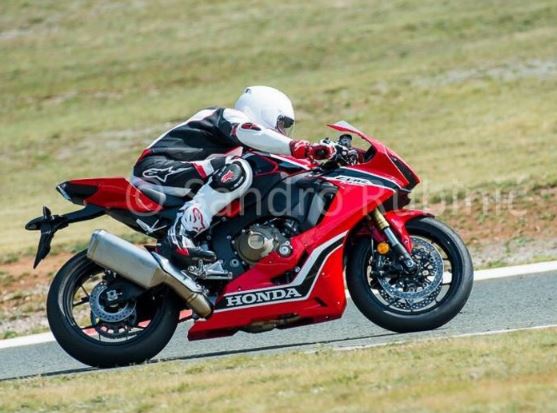Klicke auf die Grafik für eine größere Ansicht
Name: Fireblade1.JPG
Hits: 235
Größe: 46,5 KB
ID: 204763