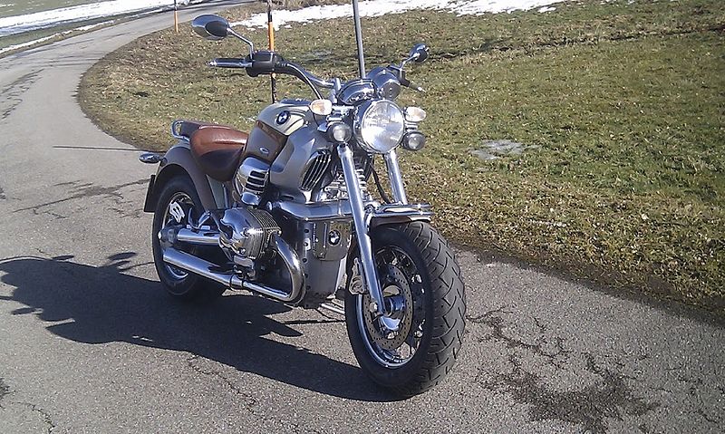 800px-bmw_r_1200_c_independent_with_extra_broad_wheels.jpg