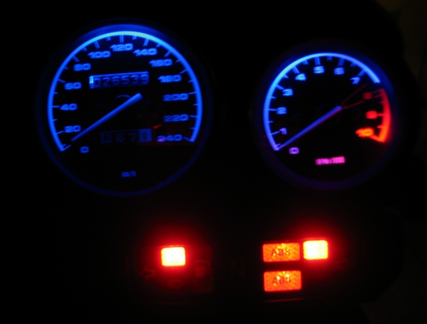 3343d1180523653-led-tachobeleuchtung-blaue_armaturen_2.jpg