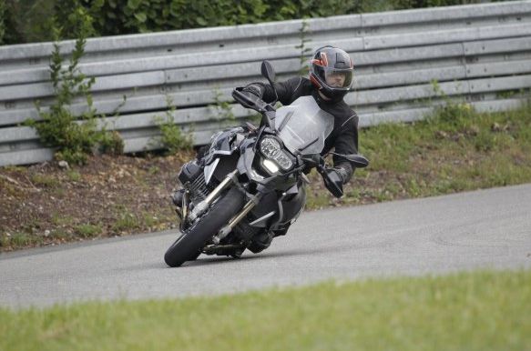 Klicke auf die Grafik für eine größere Ansicht
Name: R1200GS-Reiseenduro.JPG
Hits: 140
Größe: 47,6 KB
ID: 100231