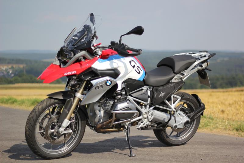 Klicke auf die Grafik für eine größere Ansicht
Name: R1200GS LC klein.jpg
Hits: 4268
Größe: 56,8 KB
ID: 111403