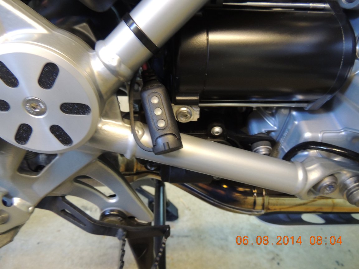 BMW R1200Gs Adventure >> Batterie laden über Bordsteckdose BMW R1200Gs Adventure >> Batterie laden über Bordsteckdose
