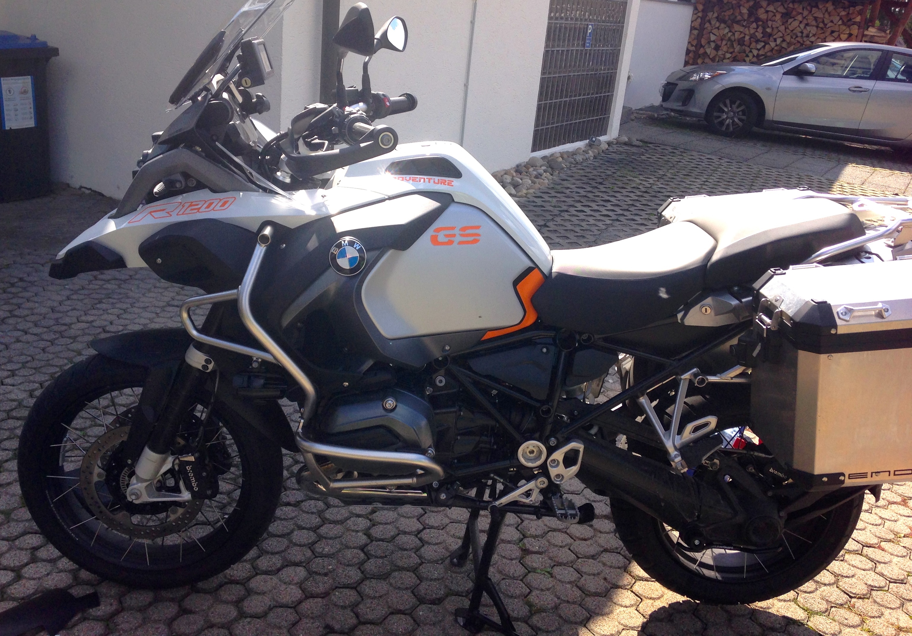 Matte Black BMW >> Ärger über R1200 Aufkleber an der ADV Matte Black BMW >> Ärger über R1200 Aufkleber an der ADV