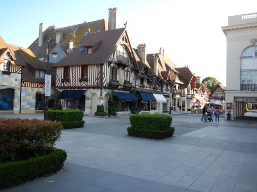 fachwerk-bestimmt-deauville-das-stra-u0025c3-u00259fenbild.jpg