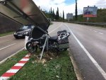 Unfall-GS nach Aufprall auf Schild.jpg