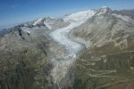 800px-Rhonegletscher_Furkapass_15092011.JPG