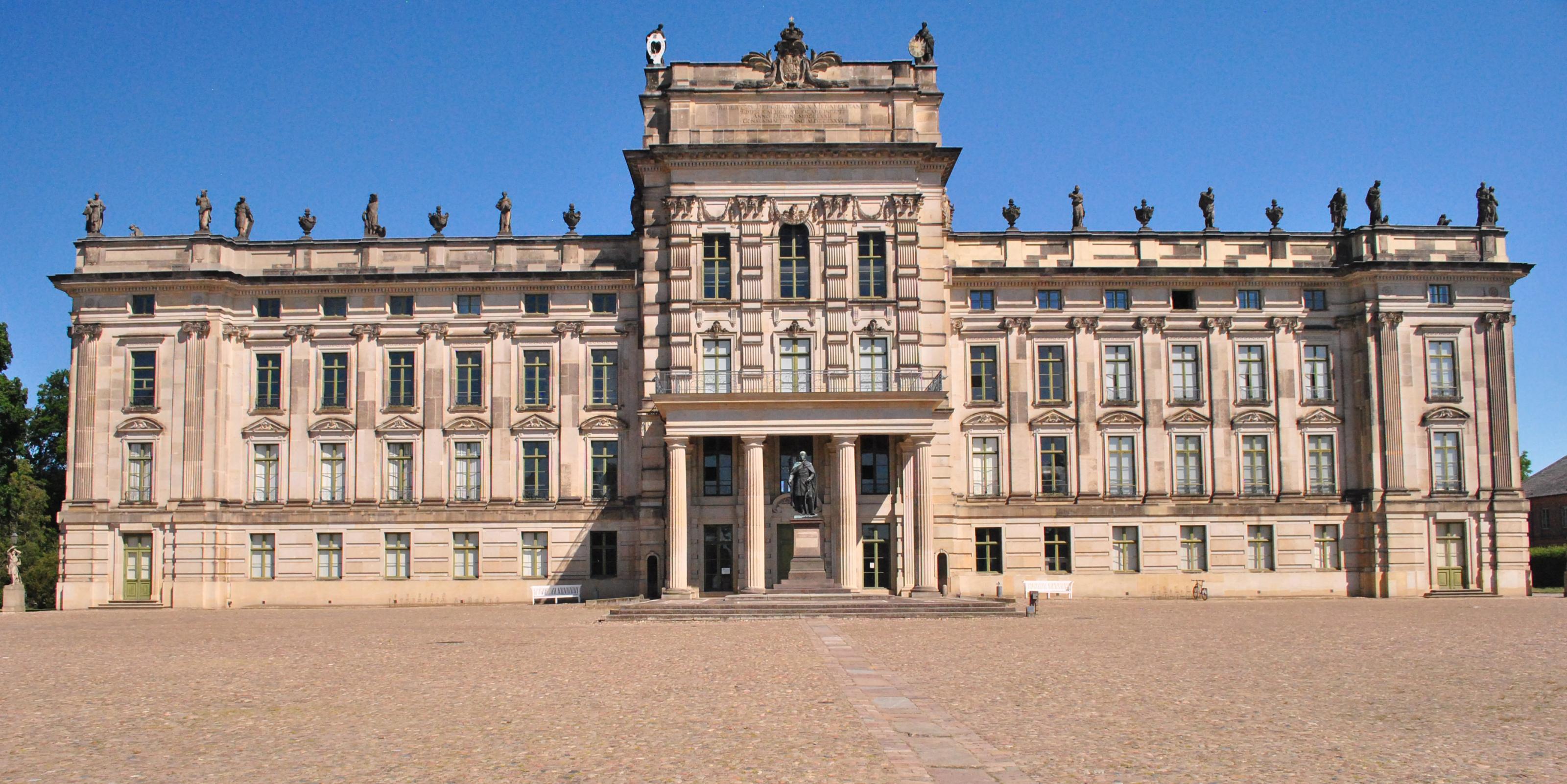 08 schloss ludwigslust.jpg