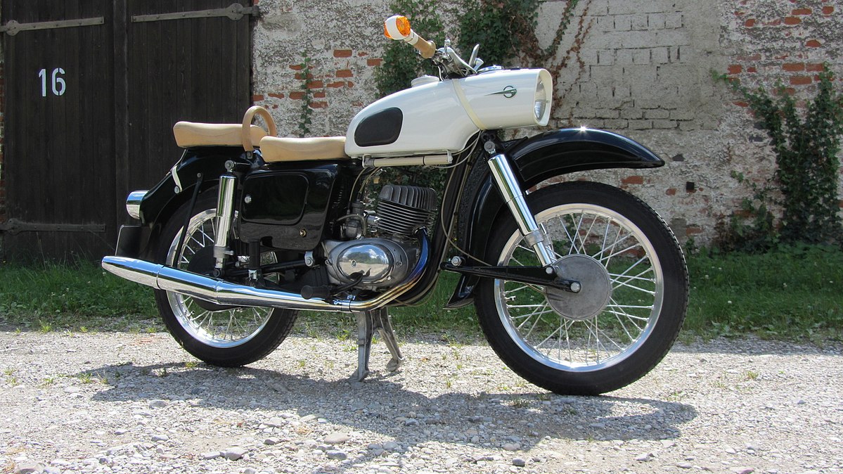 1200px-MZ_ES_150_1967_Front.jpg