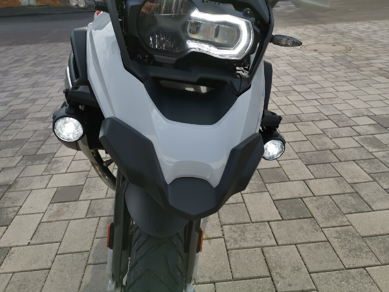 LED Zusatzscheinwerfer Satz Nebel rechts, Fernlicht links für BMW R1200GS  Adventure ab 2014, schwarz (nicht mit LED Hauptscheinwerfer)