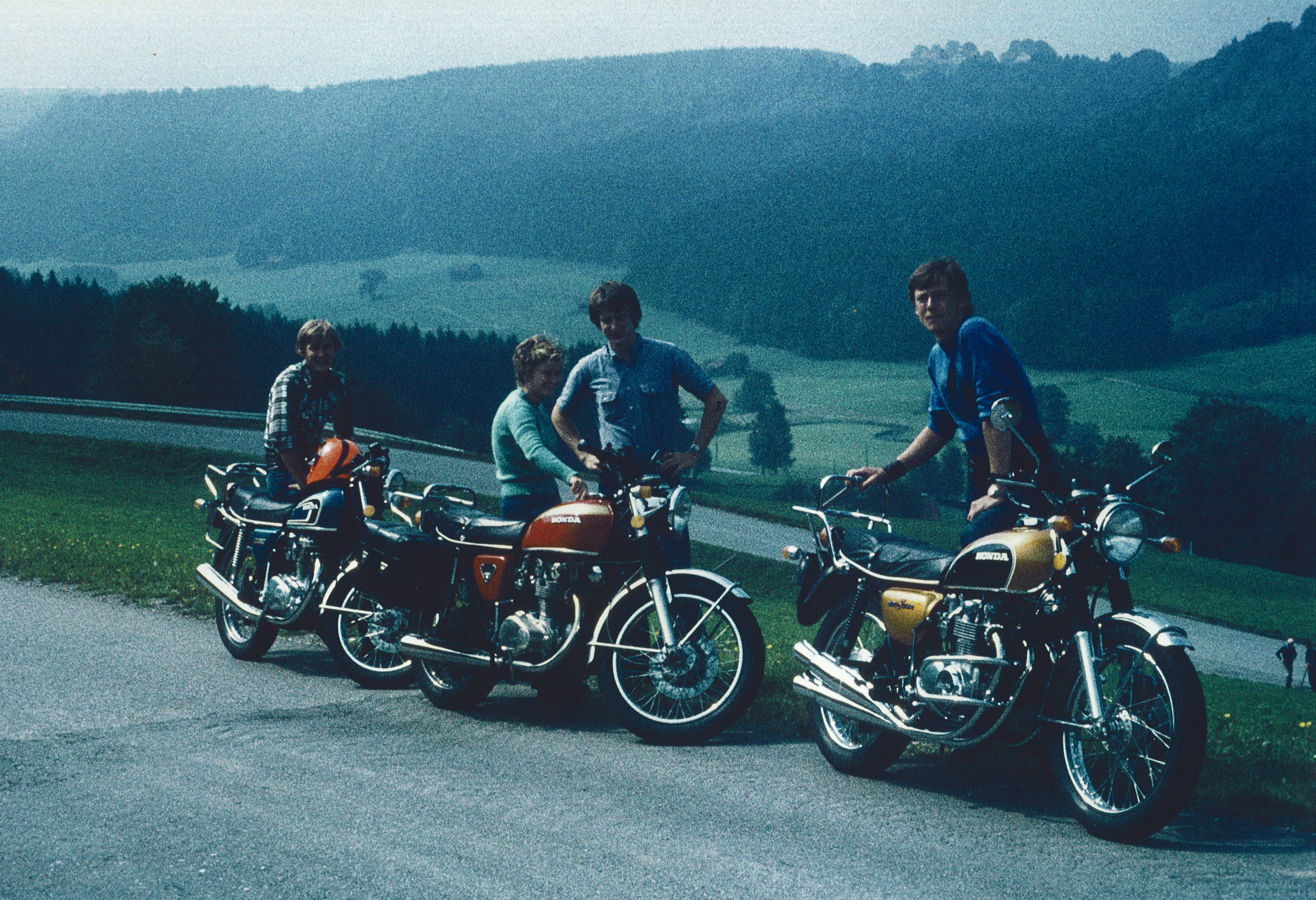 1974-Drei Motorradfahrer-klein.jpg