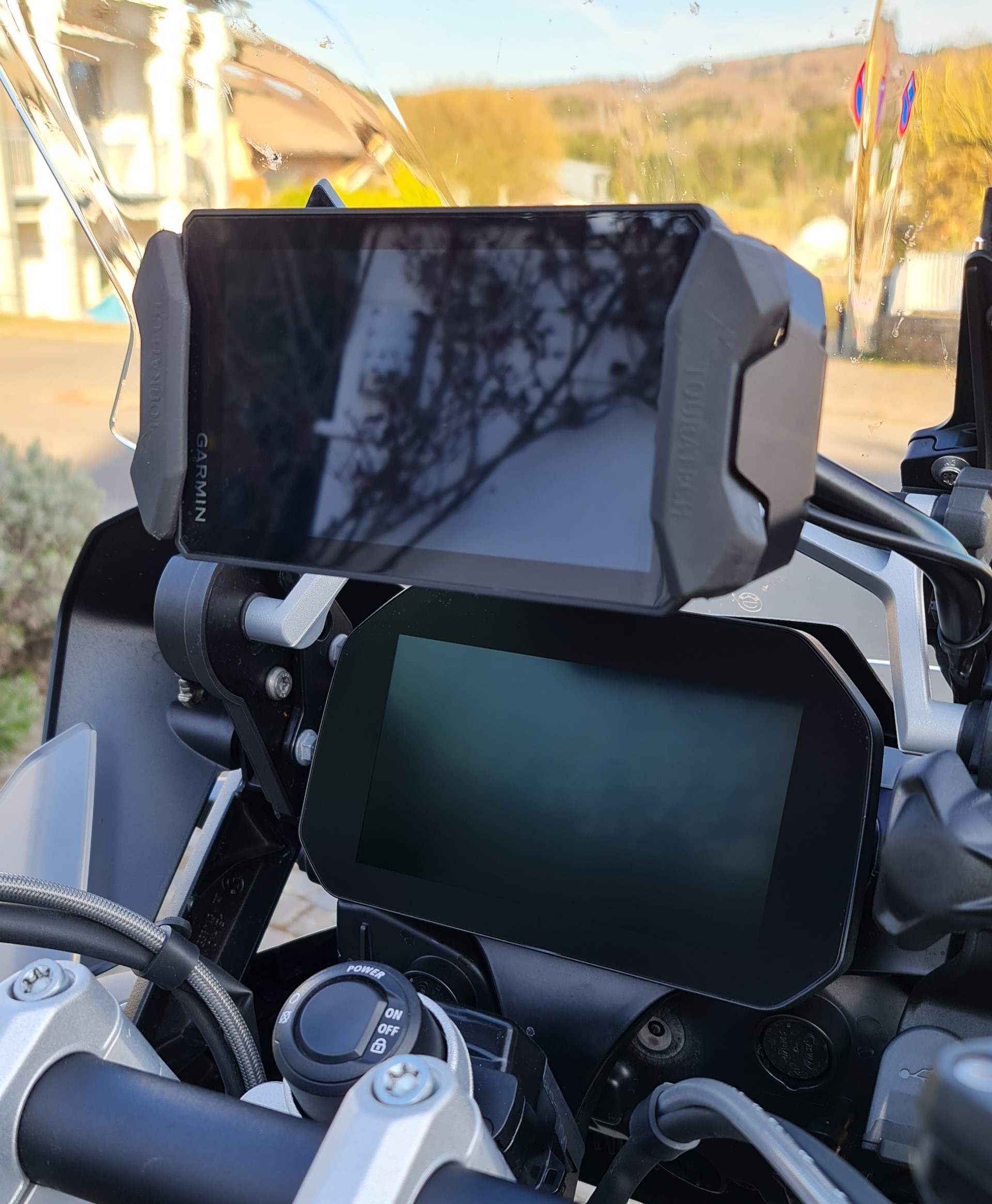 Garmin Zumo XT 2 + Touratech Motorrad Halterung abschliessbar + Tasche als  Set