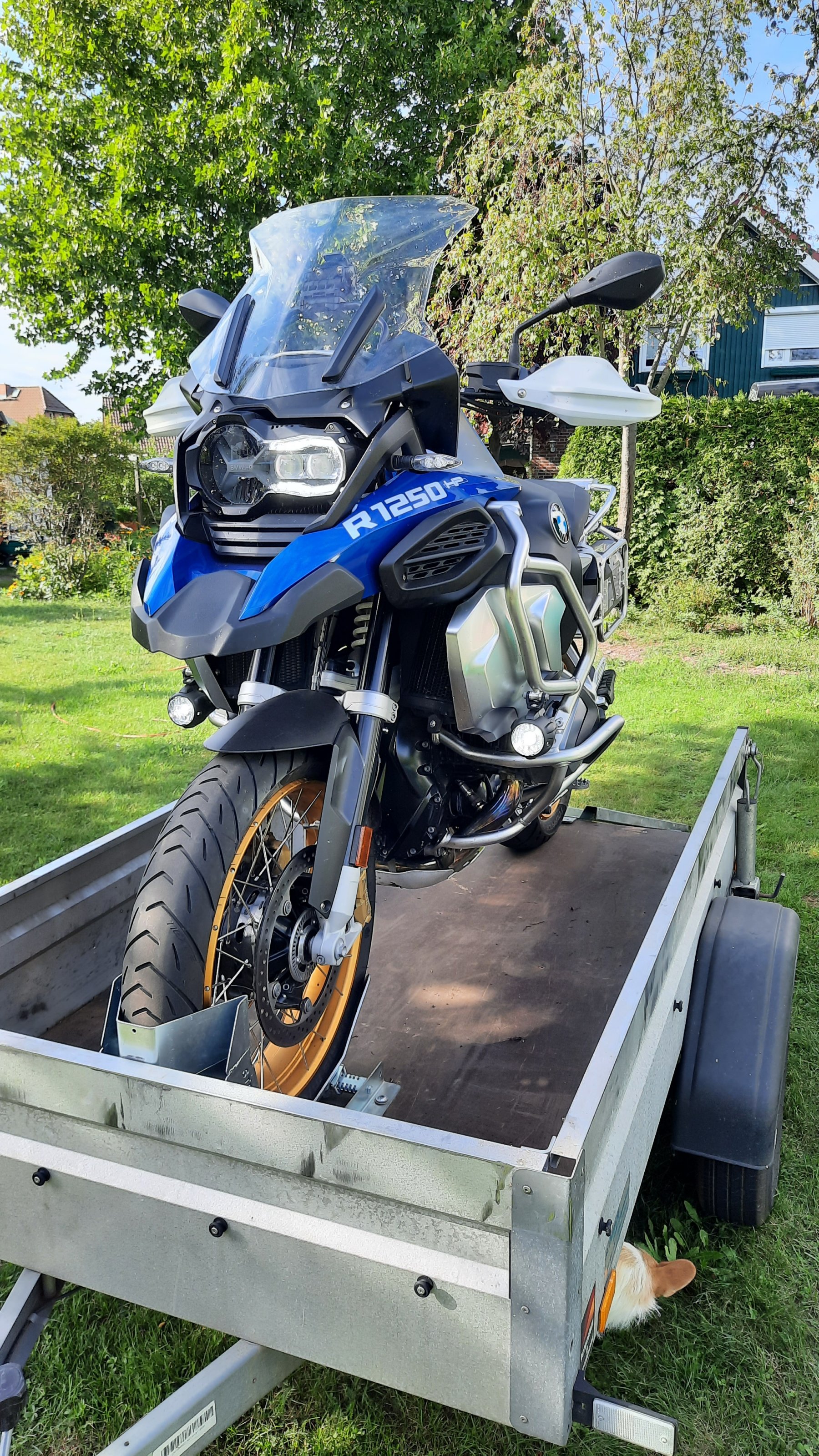 Motorradhalterung auf Anhänger bauen - So haben wir das gelöst 