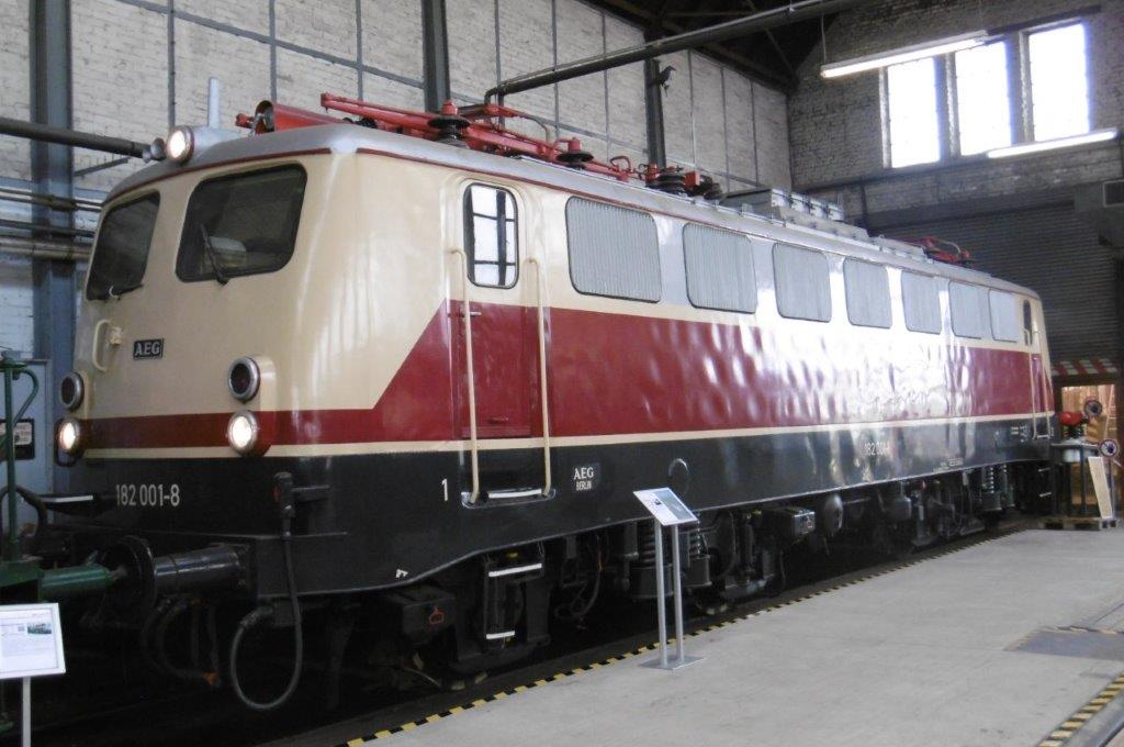 22D4598M.jpg