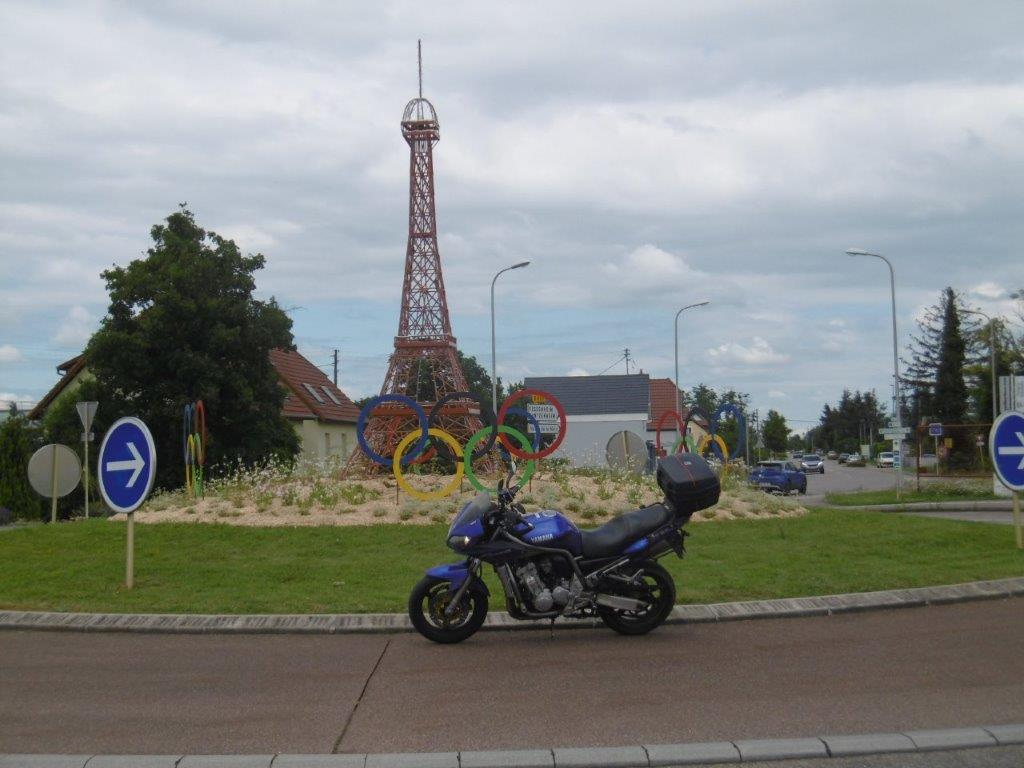 24B002M.jpg