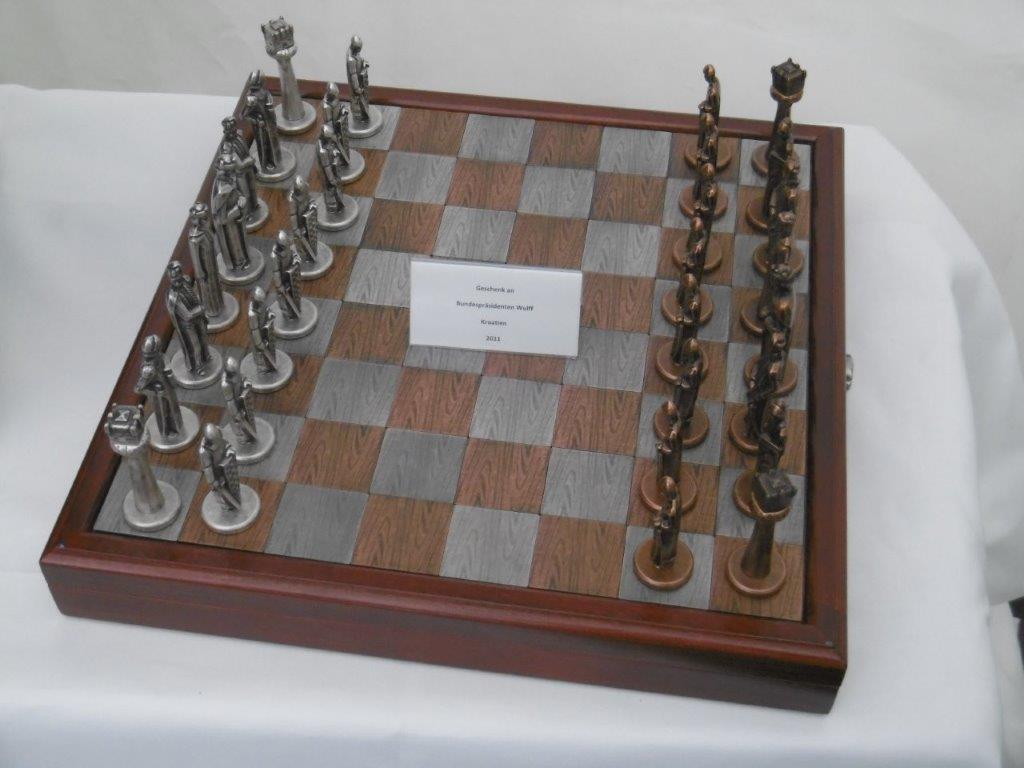 24DA632M.jpg