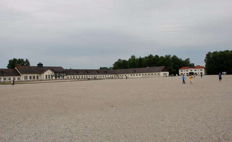 25 Appellplatz KZ Dachau.jpg