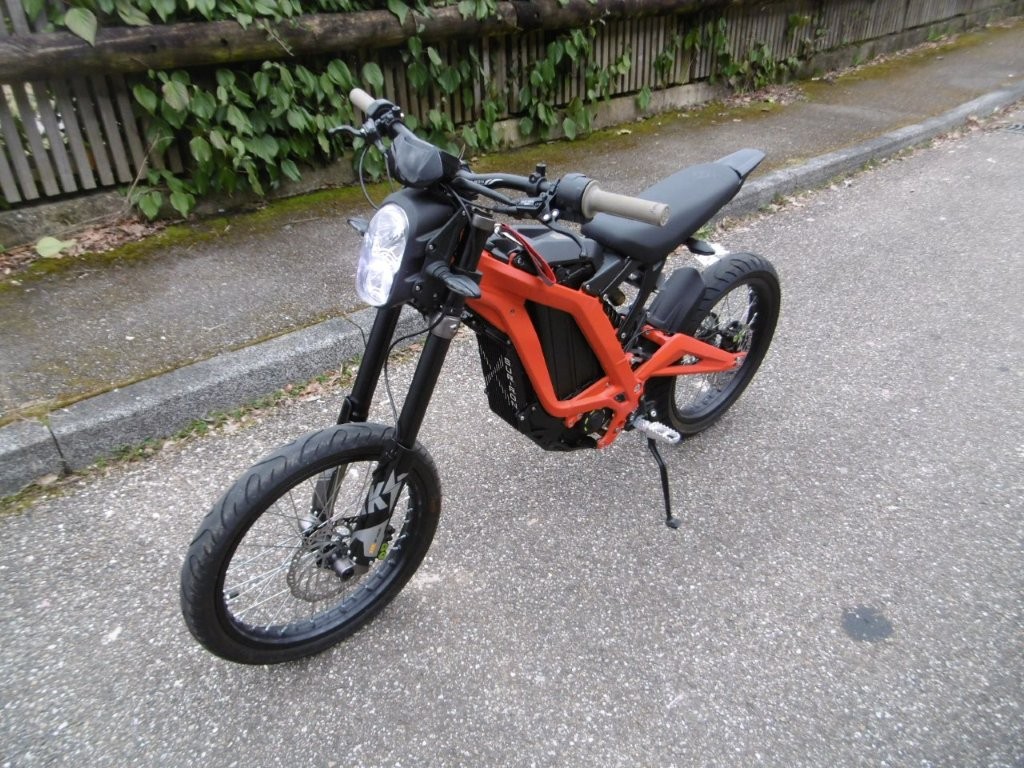 25D3828M.jpg