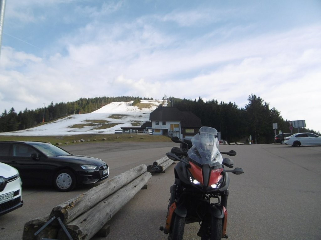 25D3889M.jpg