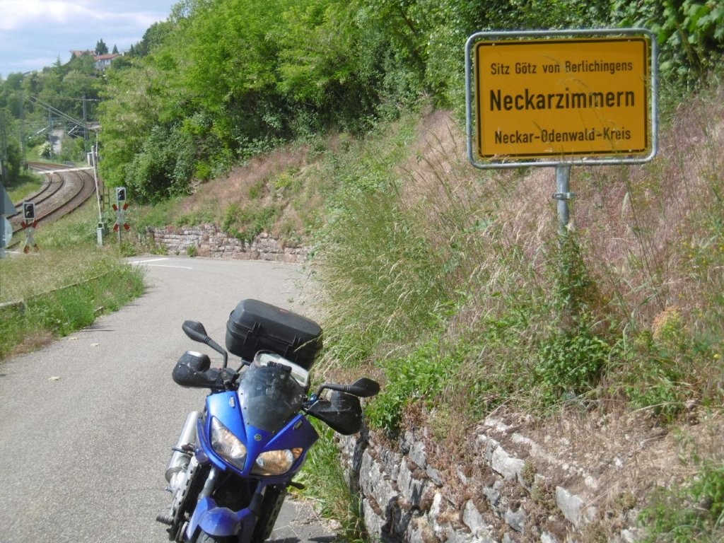 25D4299M.jpg