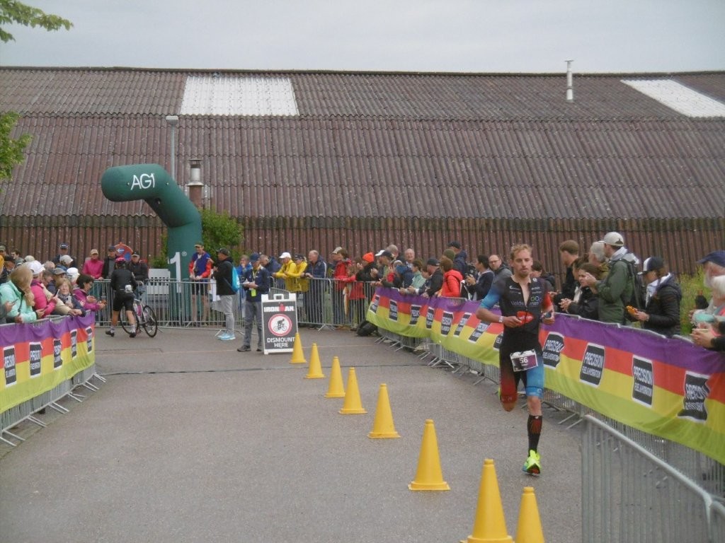 25D4385M.jpg