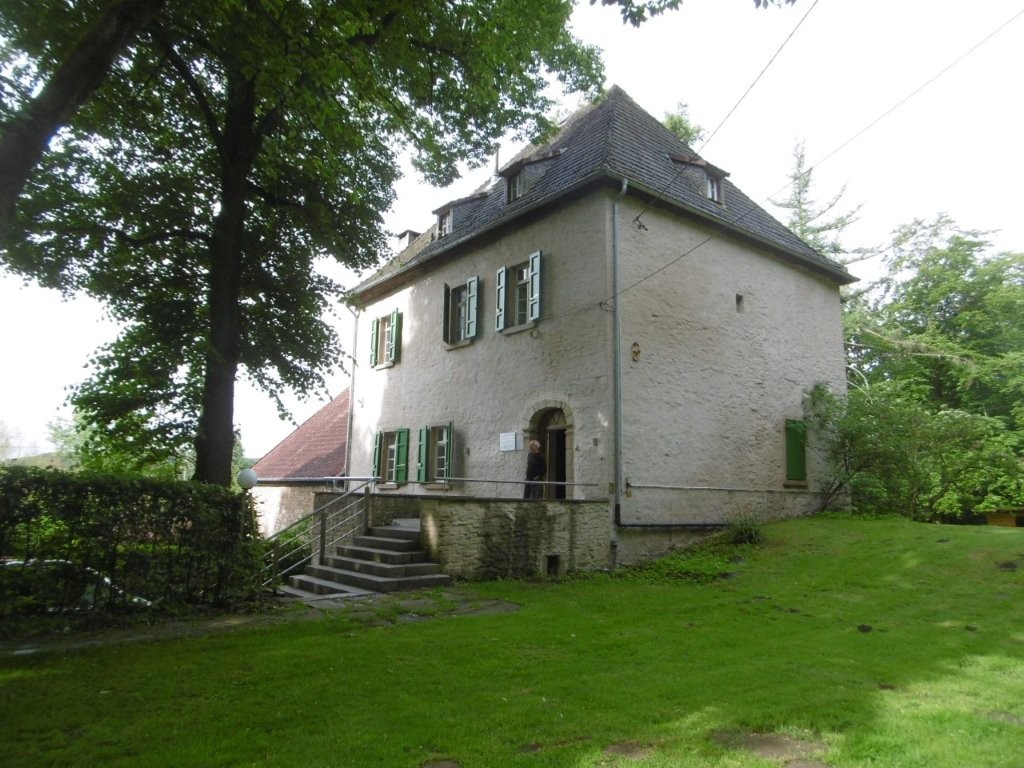 25D4633M.jpg