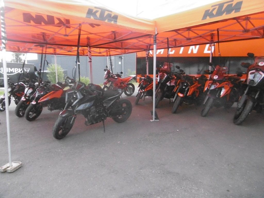 25D4703M.jpg