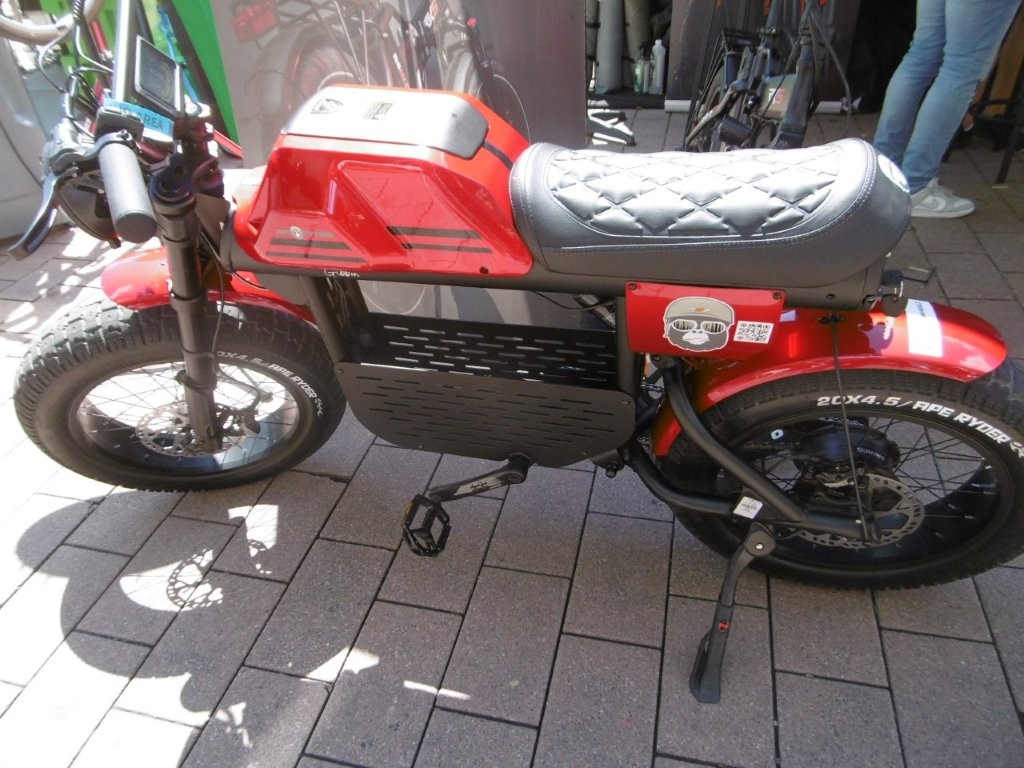 25D4810M.jpg