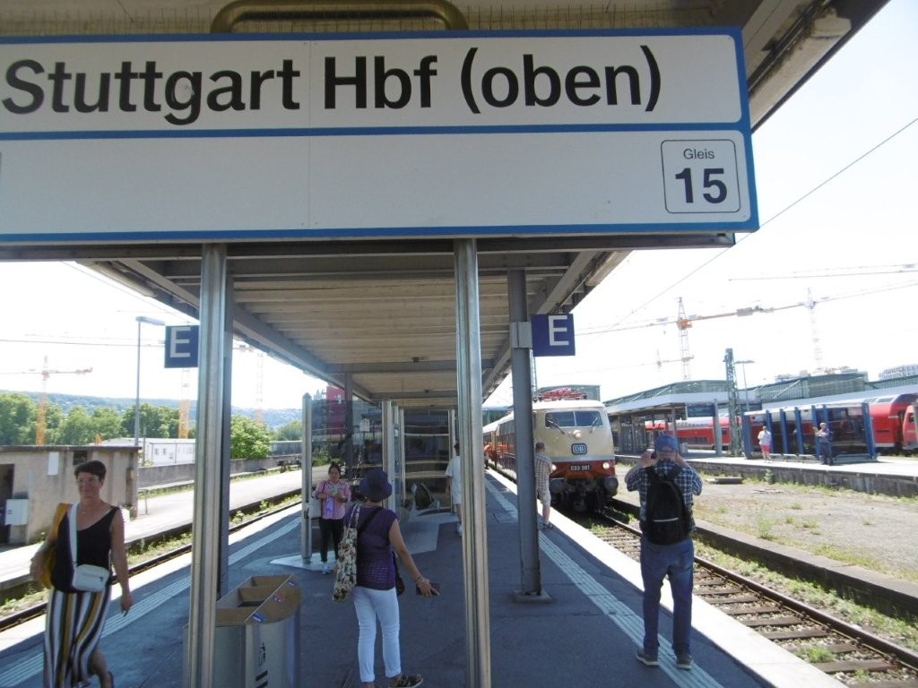 25D4921M.jpg