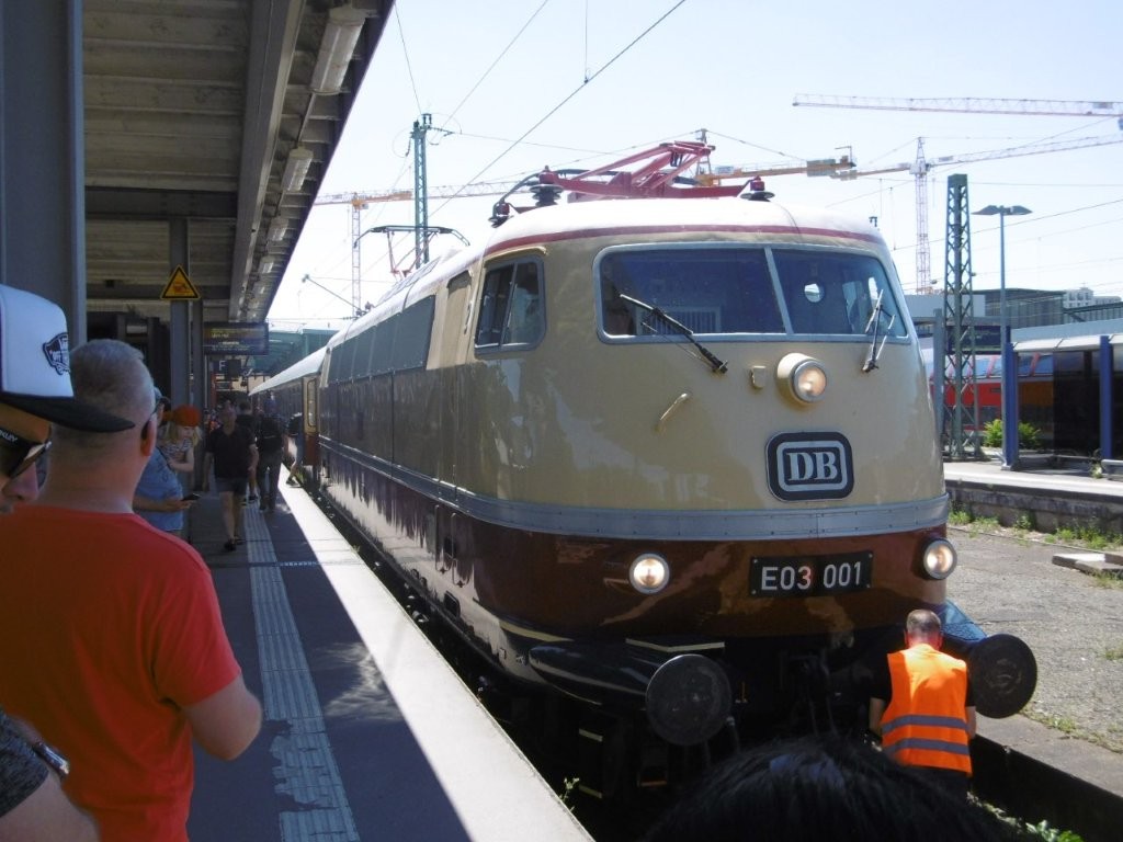 25D4922M.jpg