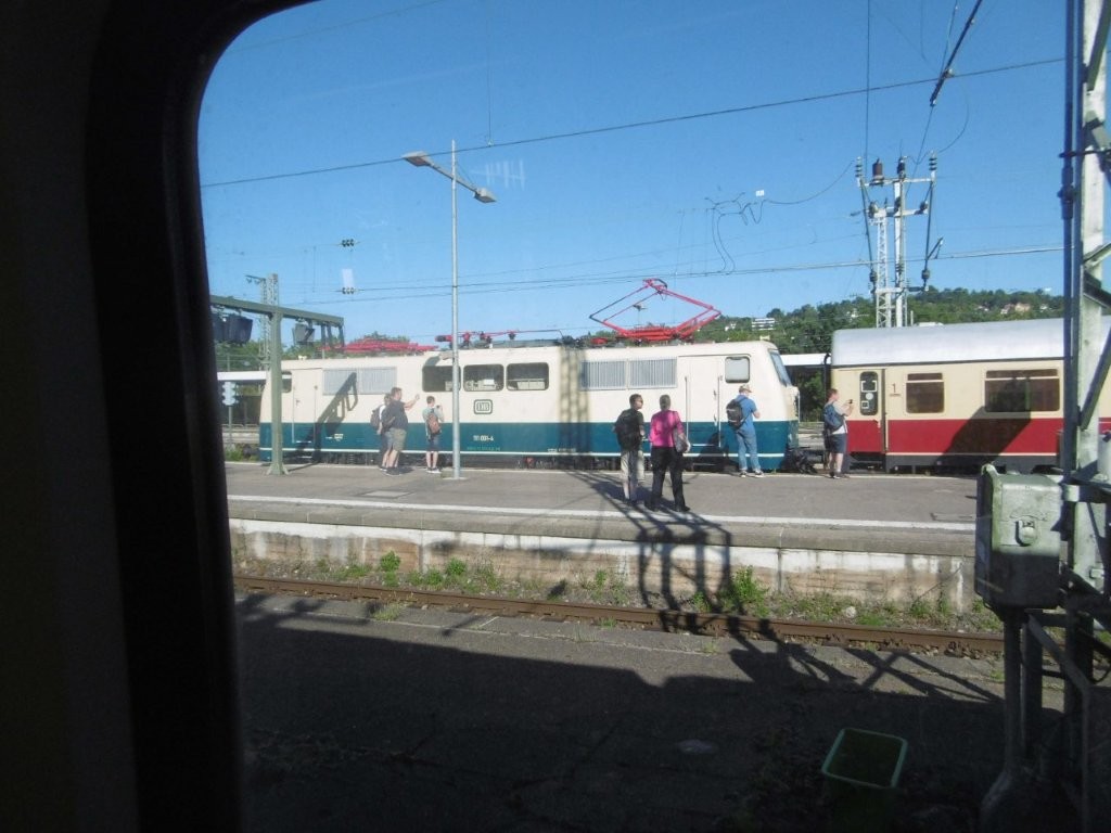 25D4990M.jpg