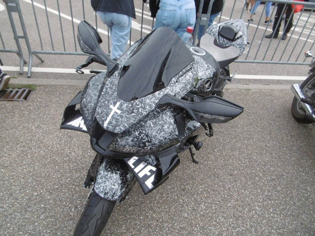 25D5219M.jpg