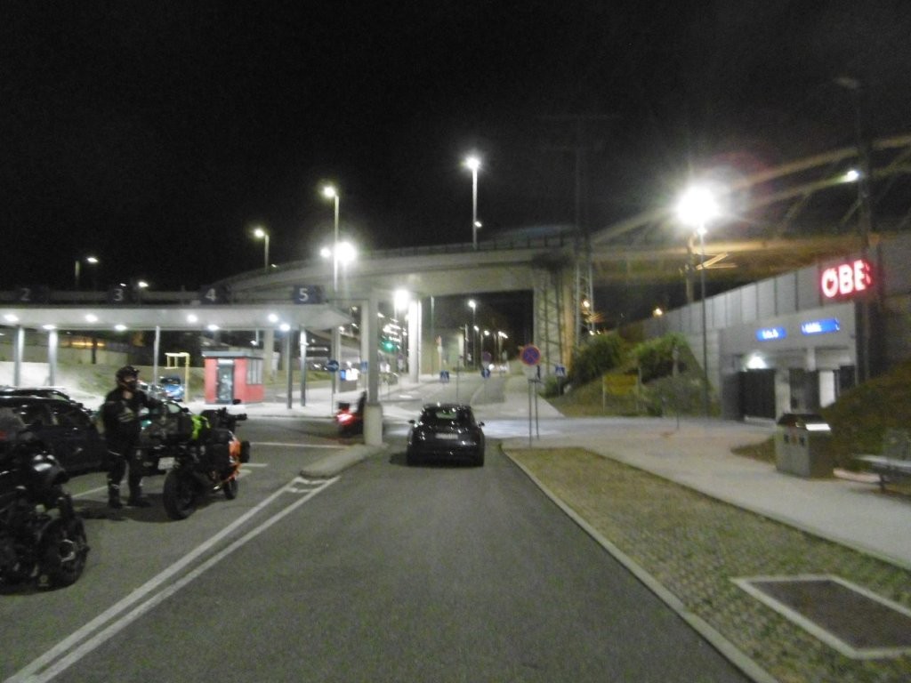 25D5582M.jpg