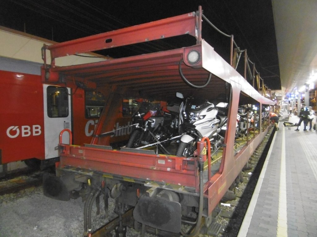 25D5588M.jpg