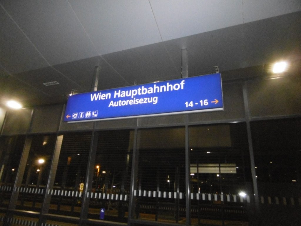 25D5590M.jpg