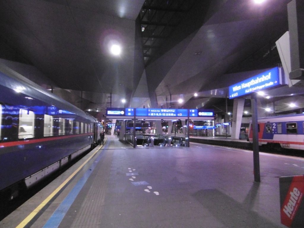 25D5613M.jpg