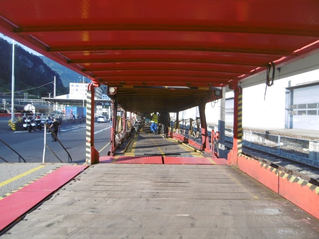 25D5635M.jpg
