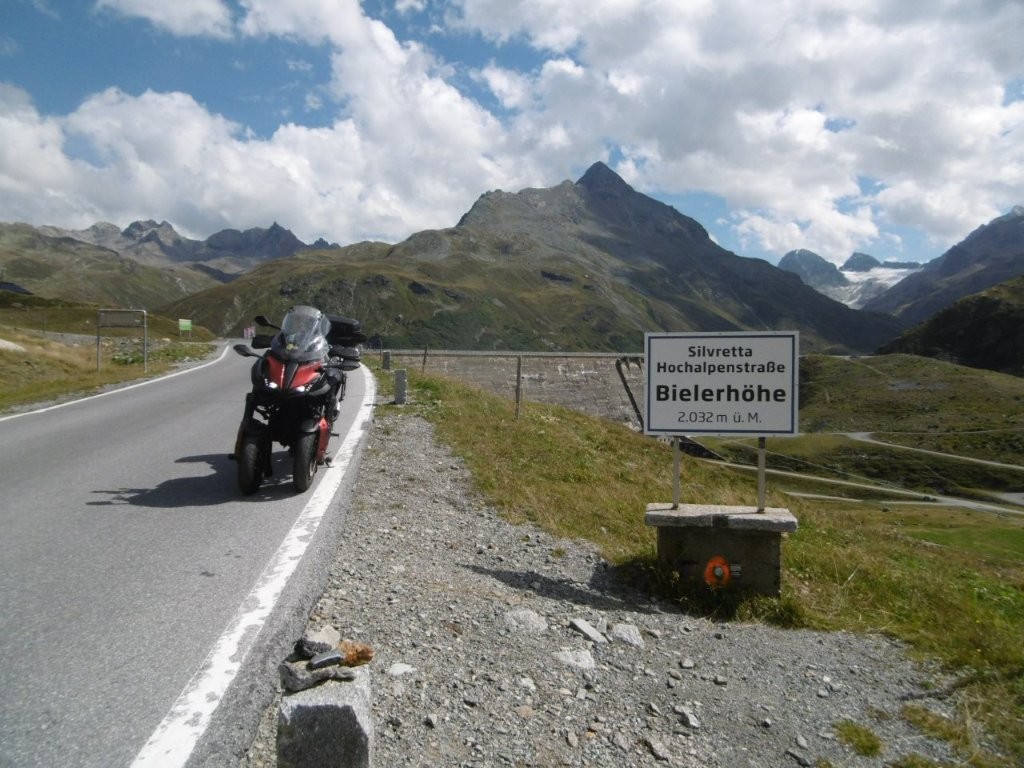 25D5645M.jpg