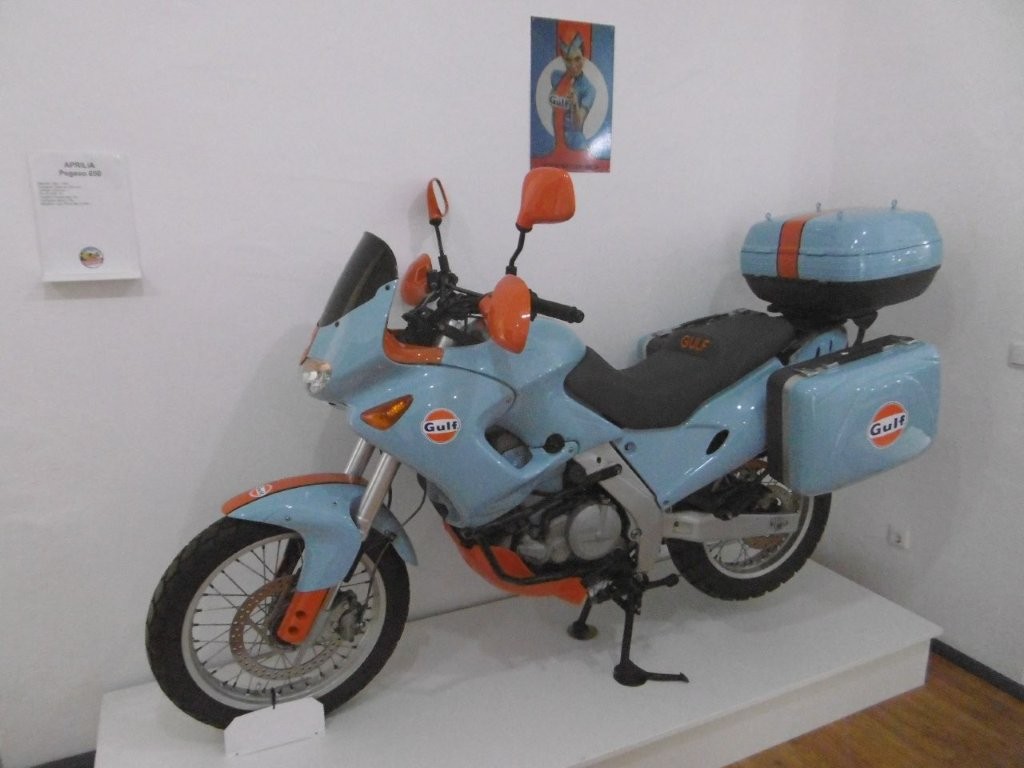25D5716M.jpg