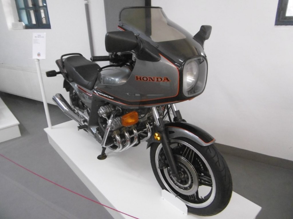 25D5786M.jpg