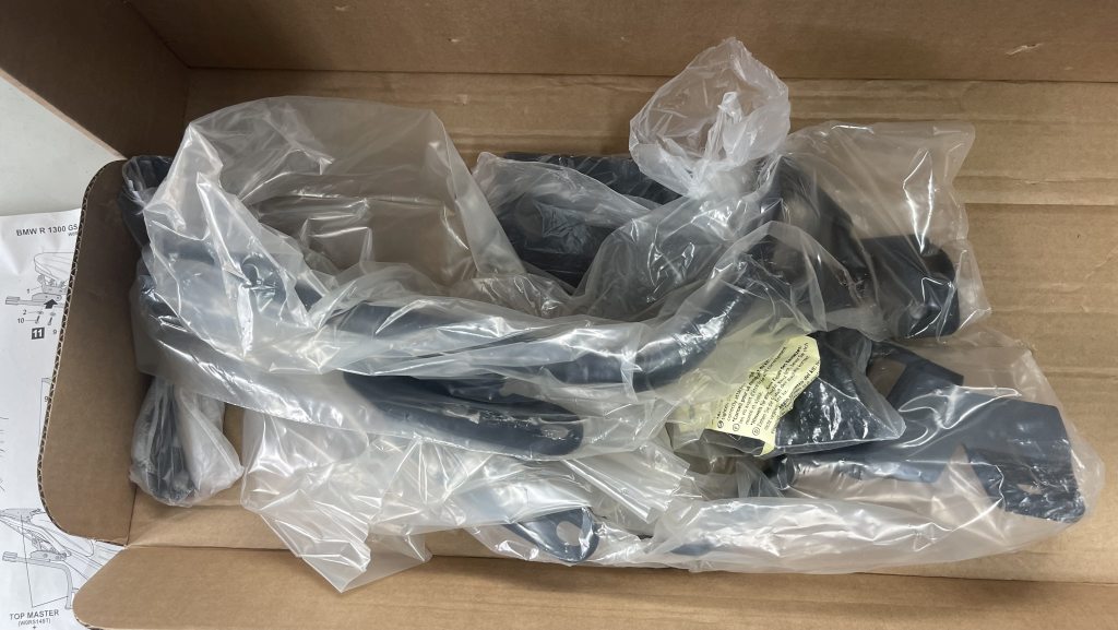 9b_SHAD-Koffer_2024-08-16_01_Karton-Verpackung.jpg
