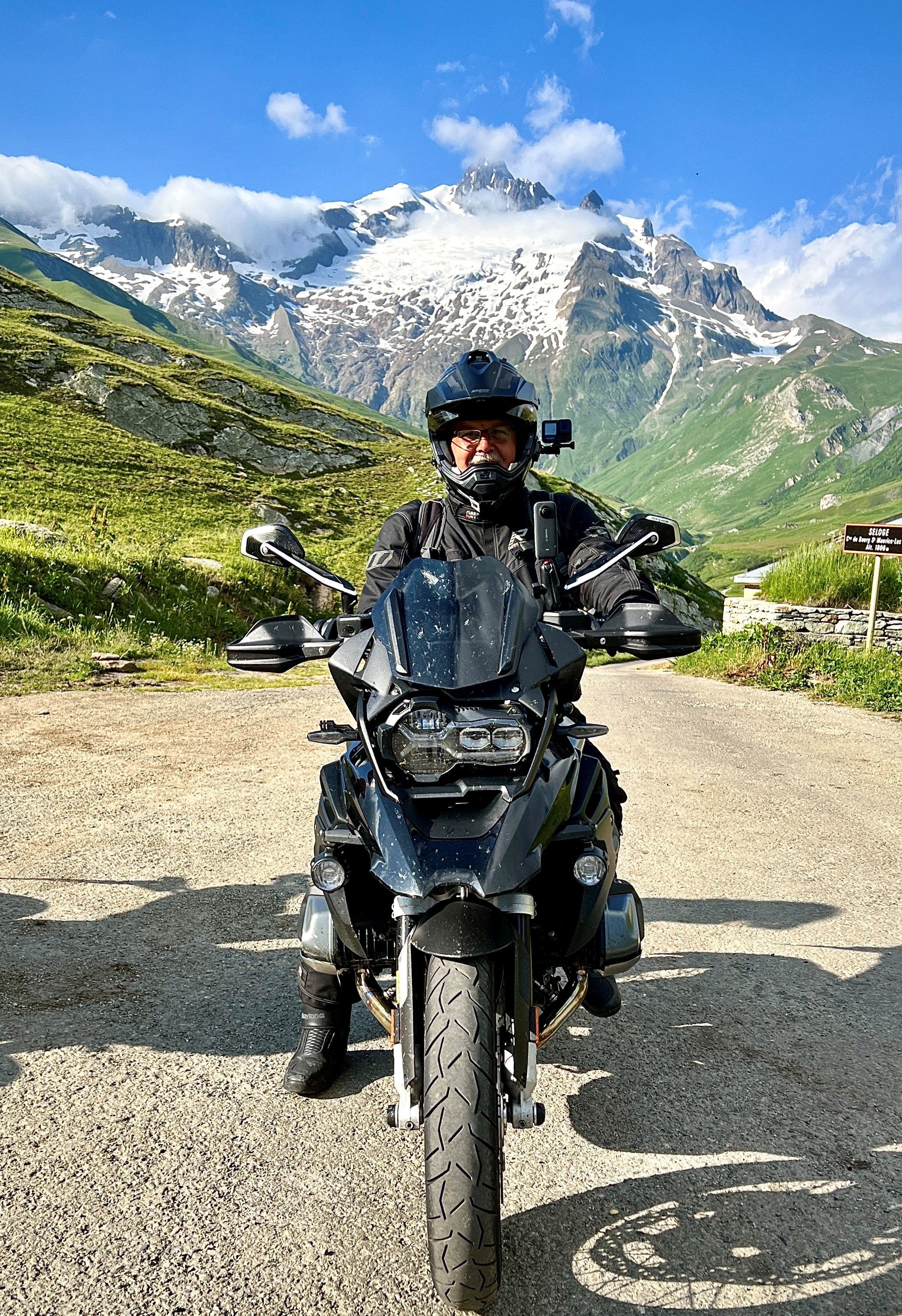 Aiguille des Glaciers.jpg