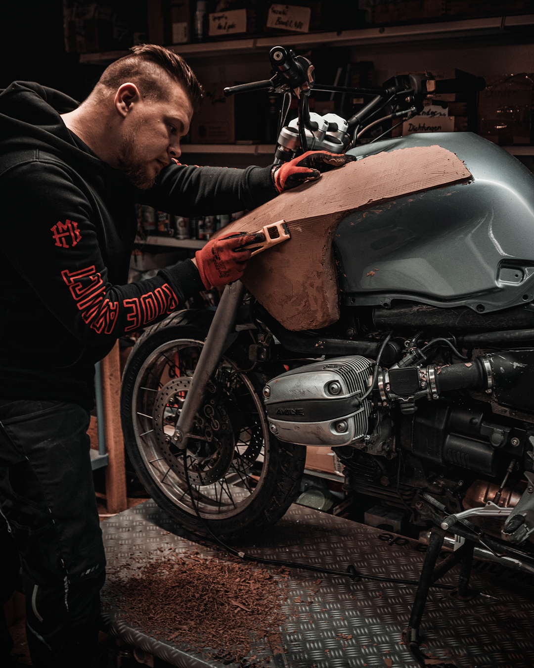 bmw-r1100gs-clay-step2.jpg