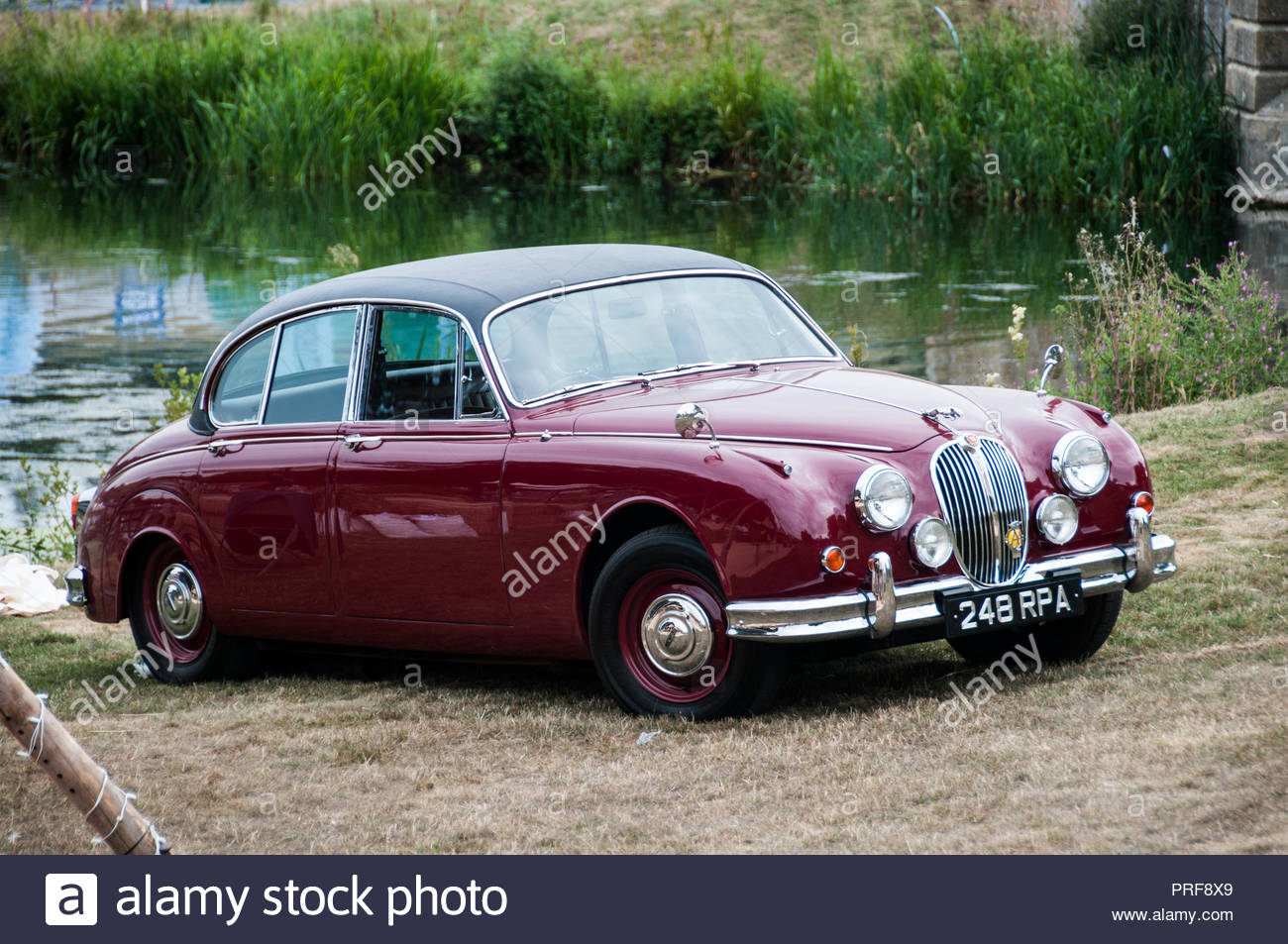 caround-the-uk-countryfile-live-das-jaguar-auto-das-in-der-fernsehserie-mit-john-thaw-als-mors...jpg