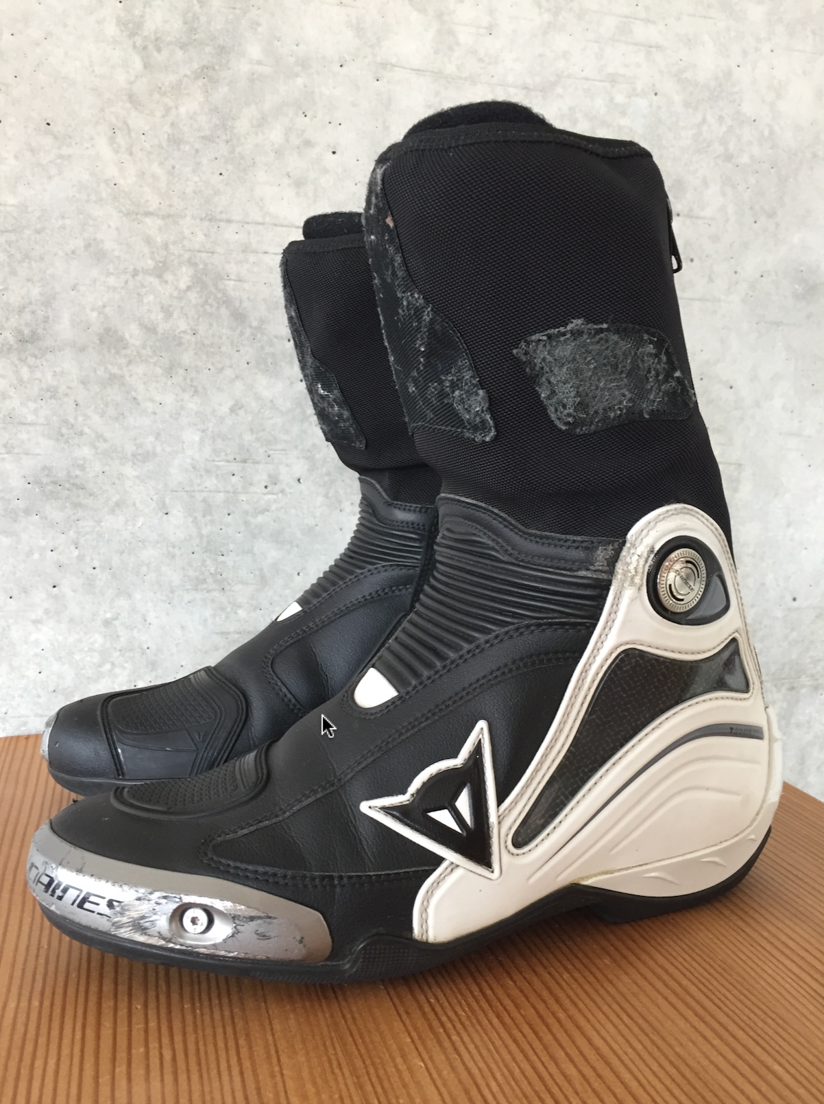 Dainese Axial D1.png