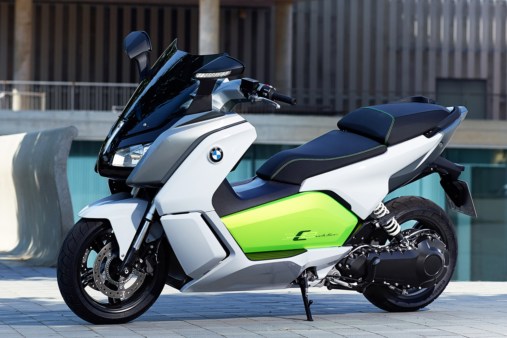 Der-Elektroscooter-BMW-C-evolution-kommt-im-2.-Quartal-in-den-Handel[1].jpg