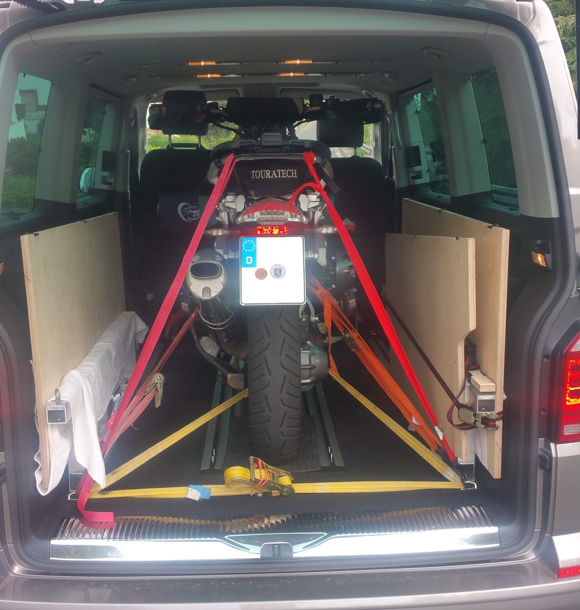 GS und Bett im T6.jpg