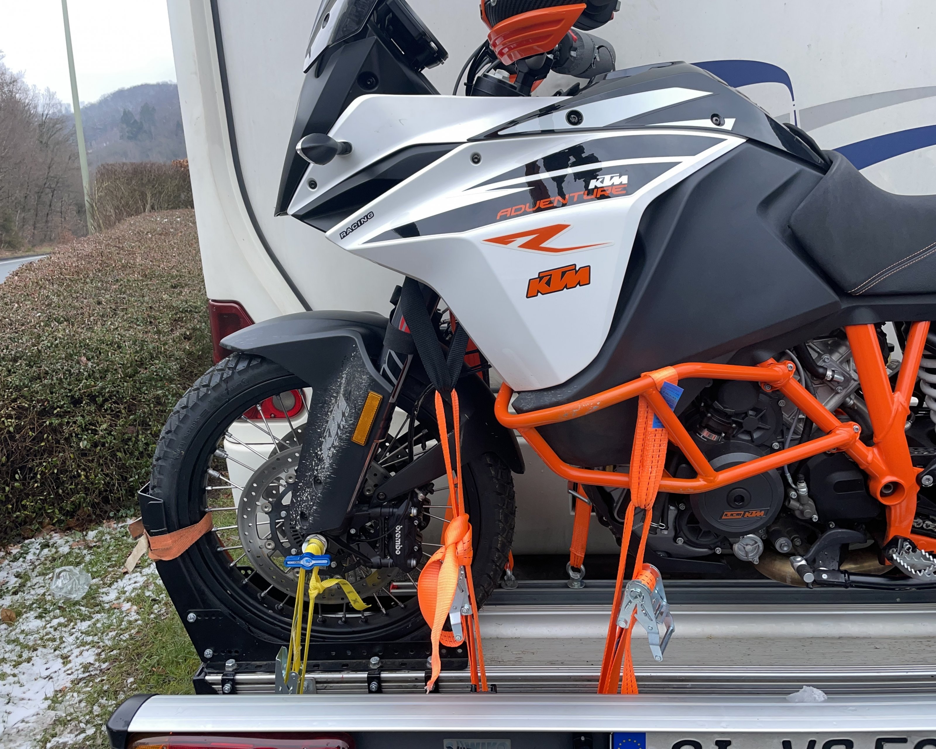 Gurtsicherung-Moped-Heckträger.jpg