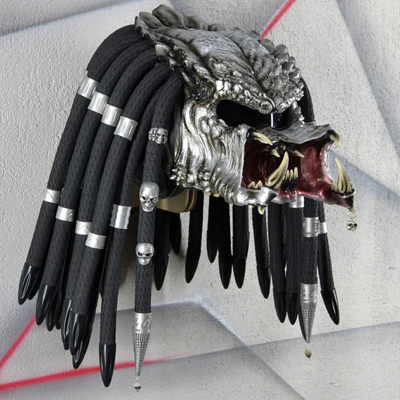 helm predator.png