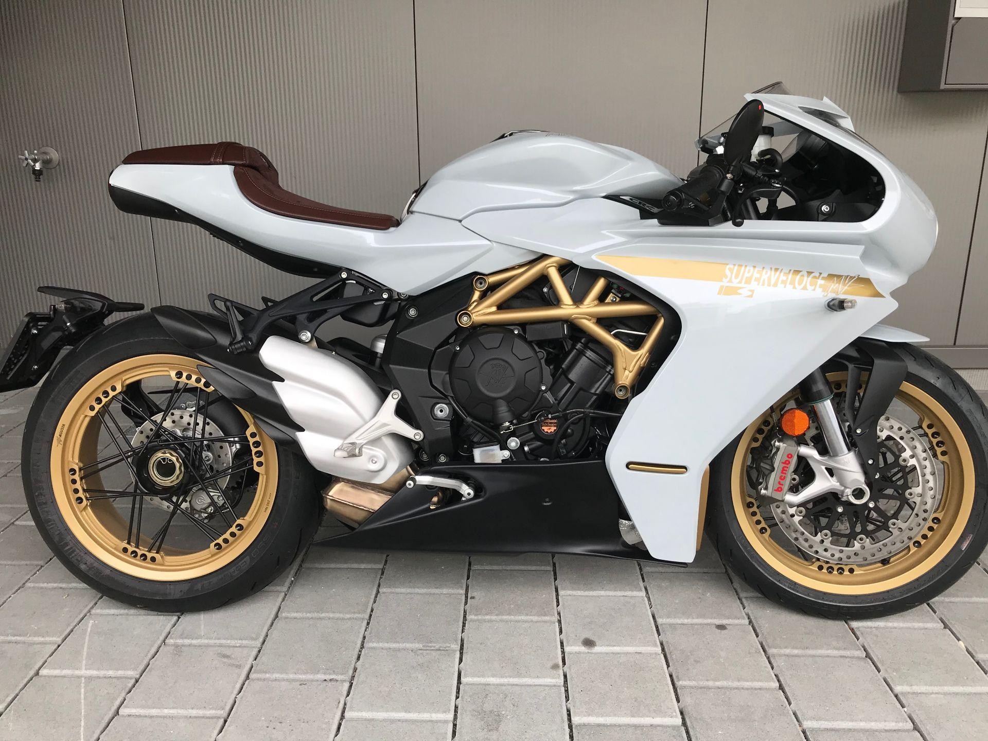 J120245-MV-AGUSTA-Superveloce-800.jpg